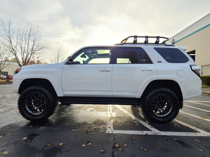 2020 Toyota 4Runner SR5 PREMIUM 4X4 / 3RD SEAT / LIFTED / EVERY OPTION  / SUN ROOF / LEATHER / 7-PASSENGER / NEW 20-inch WHEELS / NEW  TIRES / IMMACULATE !! - Photo 3 - Portland, OR 97217
