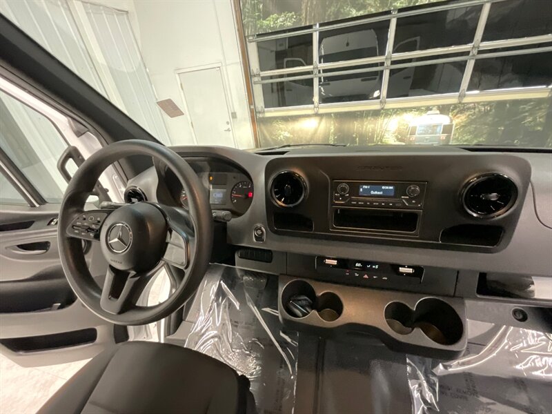 2020 Mercedes-Benz Sprinter 2500 CARGO VAN / 3.0L V6 DIESEL / 1,700 MILES / HIGH ROOF w. 144 " WB / LIKE NEW - Photo 20 - Gladstone, OR 97027