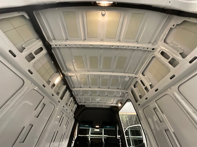 2020 Mercedes-Benz Sprinter 2500 CARGO VAN / 3.0L V6 DIESEL / 1,700 MILES / HIGH ROOF w. 144 " WB / LIKE NEW - Photo 15 - Gladstone, OR 97027