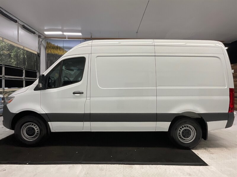 2020 Mercedes-Benz Sprinter 2500 CARGO VAN / 3.0L V6 DIESEL / 1,700 MILES / HIGH ROOF w. 144 " WB / LIKE NEW - Photo 3 - Gladstone, OR 97027