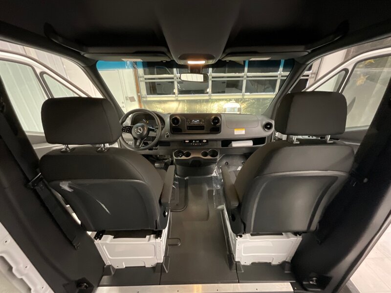 2020 Mercedes-Benz Sprinter 2500 CARGO VAN / 3.0L V6 DIESEL / 1,700 MILES / HIGH ROOF w. 144 " WB / LIKE NEW - Photo 37 - Gladstone, OR 97027