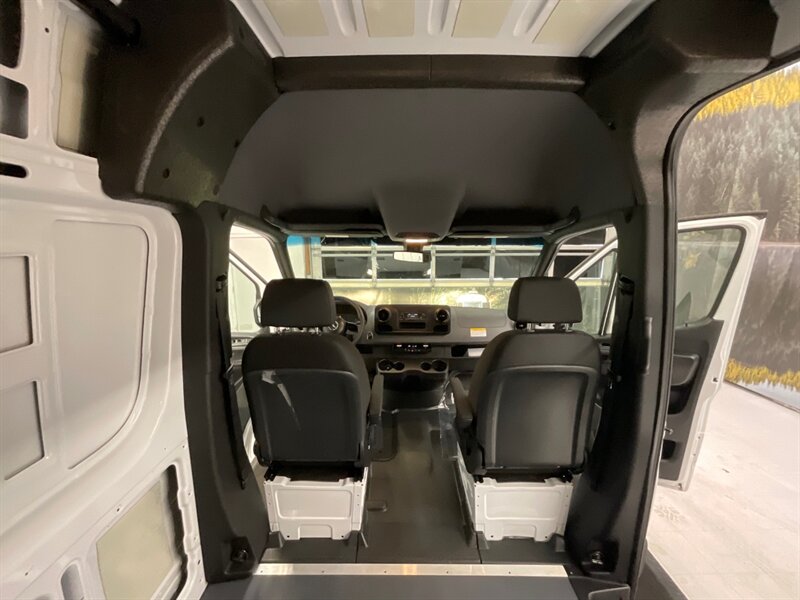2020 Mercedes-Benz Sprinter 2500 CARGO VAN / 3.0L V6 DIESEL / 1,700 MILES / HIGH ROOF w. 144 " WB / LIKE NEW - Photo 36 - Gladstone, OR 97027