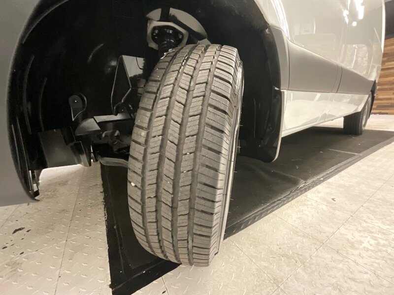 2020 Mercedes-Benz Sprinter 2500 CARGO VAN / 3.0L V6 DIESEL / 1,700 MILES / HIGH ROOF w. 144 " WB / LIKE NEW - Photo 41 - Gladstone, OR 97027