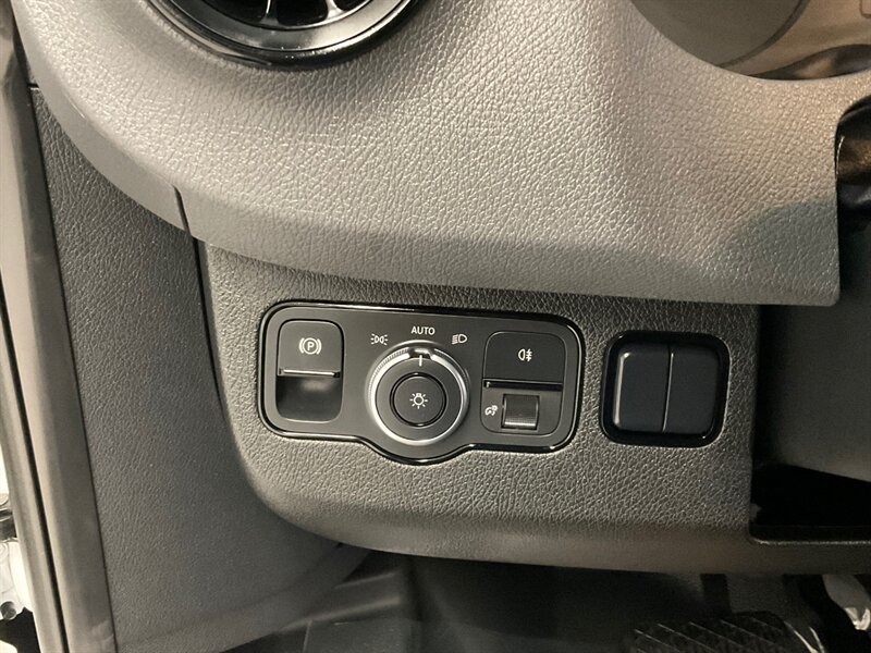 2020 Mercedes-Benz Sprinter 2500 CARGO VAN / 3.0L V6 DIESEL / 1,700 MILES / HIGH ROOF w. 144 " WB / LIKE NEW - Photo 46 - Gladstone, OR 97027