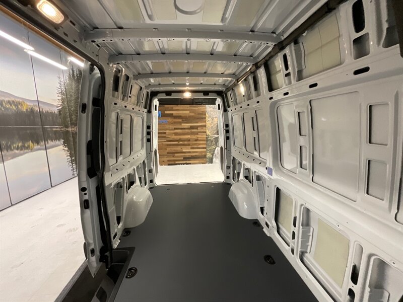 2020 Mercedes-Benz Sprinter 2500 CARGO VAN / 3.0L V6 DIESEL / 1,700 MILES / HIGH ROOF w. 144 " WB / LIKE NEW - Photo 12 - Gladstone, OR 97027
