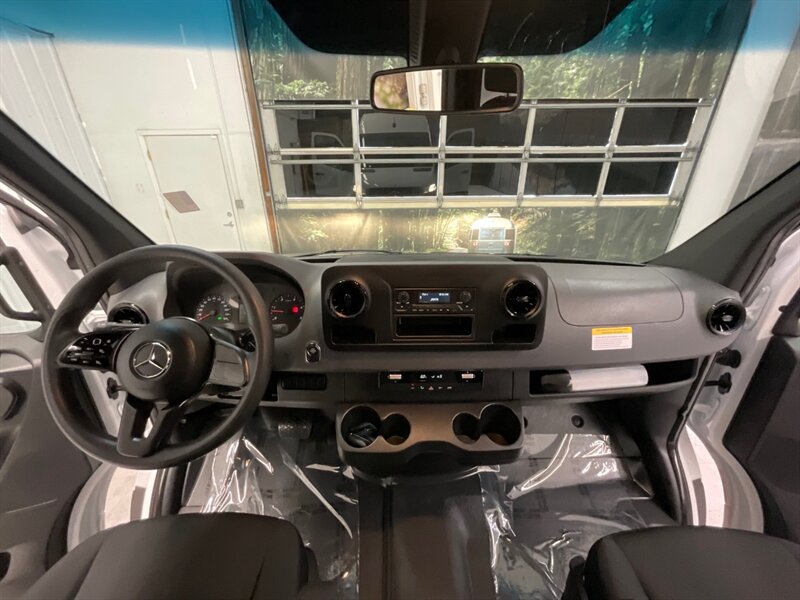 2020 Mercedes-Benz Sprinter 2500 CARGO VAN / 3.0L V6 DIESEL / 1,700 MILES / HIGH ROOF w. 144 " WB / LIKE NEW - Photo 18 - Gladstone, OR 97027