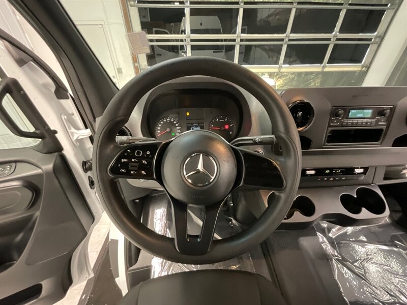2020 Mercedes-Benz Sprinter 2500 CARGO VAN / 3.0L V6 DIESEL / 1,700 MILES / HIGH ROOF w. 144 " WB / LIKE NEW - Photo 21 - Gladstone, OR 97027