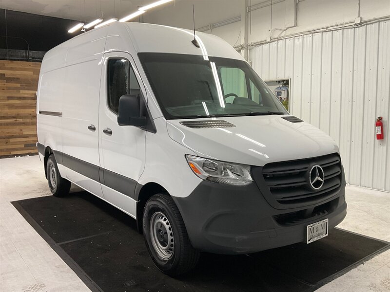 2020 Mercedes-Benz Sprinter 2500 CARGO VAN / 3.0L V6 DIESEL / 1,700 MILES / HIGH ROOF w. 144 " WB / LIKE NEW - Photo 2 - Gladstone, OR 97027