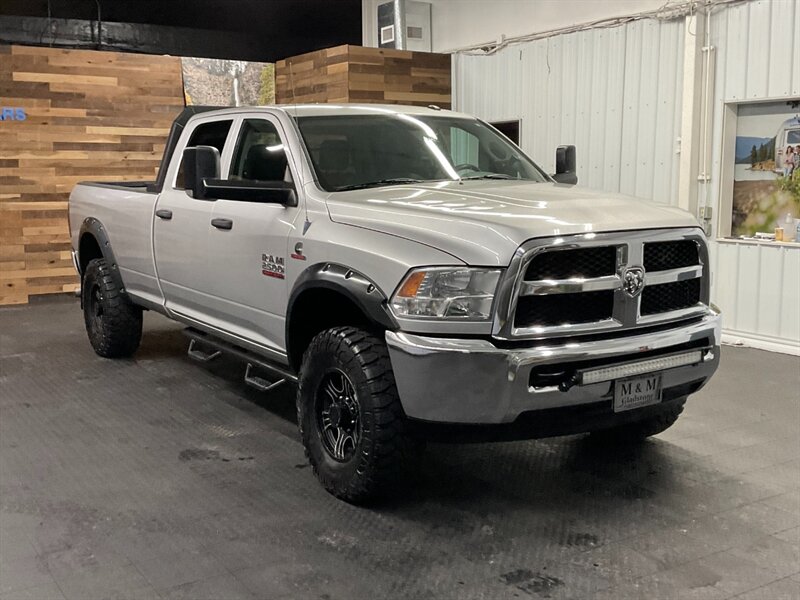 2013 RAM 2500 Crew Cab 4X4 / 6.7L DIESEL / 6-SPEED / LIFTED  LOCAL OREGON TRUCK / RUST FREE / LIFTED w/ 35 " MUD TIRES & 17 " WHEELS / 6-SPEED MANUAL / SHARP & CLEAN !! - Photo 2 - Gladstone, OR 97027