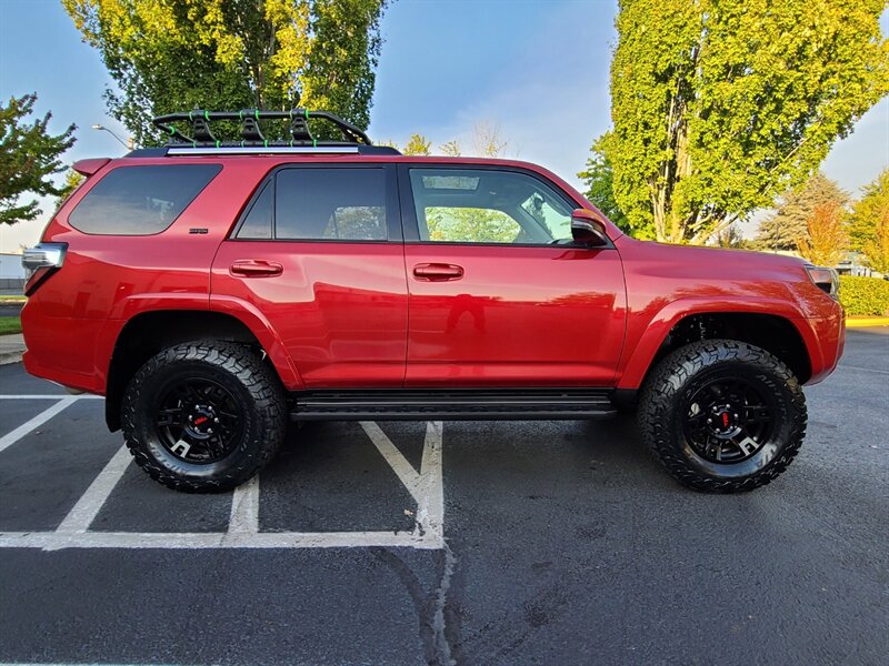 2020 Toyota 4Runner SR5 Premium 4X4 / LEATHER / 3RD SEAT / LIFTED  / NEW TRD WHEELS & TIRES / SUN ROOF / FACTORY WARRANTY - Photo 4 - Portland, OR 97217