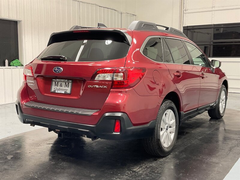 2019 Subaru Outback 2.5i Premium / 1-OWNER/Heated Seats/ 29,000 MILES   - Photo 8 - Gladstone, OR 97027