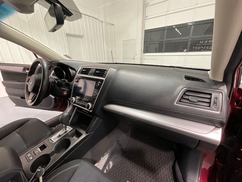 2019 Subaru Outback 2.5i Premium / 1-OWNER/Heated Seats/ 29,000 MILES   - Photo 16 - Gladstone, OR 97027