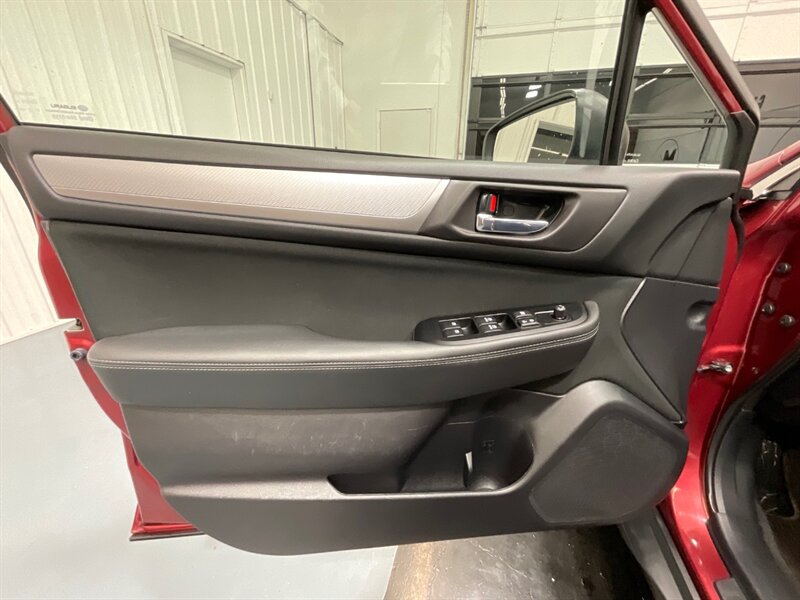 2019 Subaru Outback 2.5i Premium / 1-OWNER/Heated Seats/ 29,000 MILES   - Photo 34 - Gladstone, OR 97027