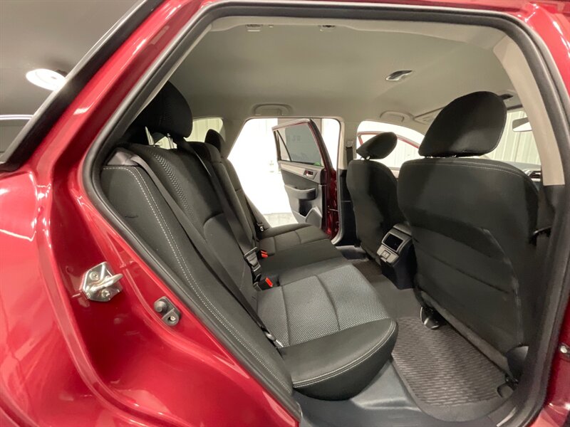 2019 Subaru Outback 2.5i Premium / 1-OWNER/Heated Seats/ 29,000 MILES   - Photo 13 - Gladstone, OR 97027