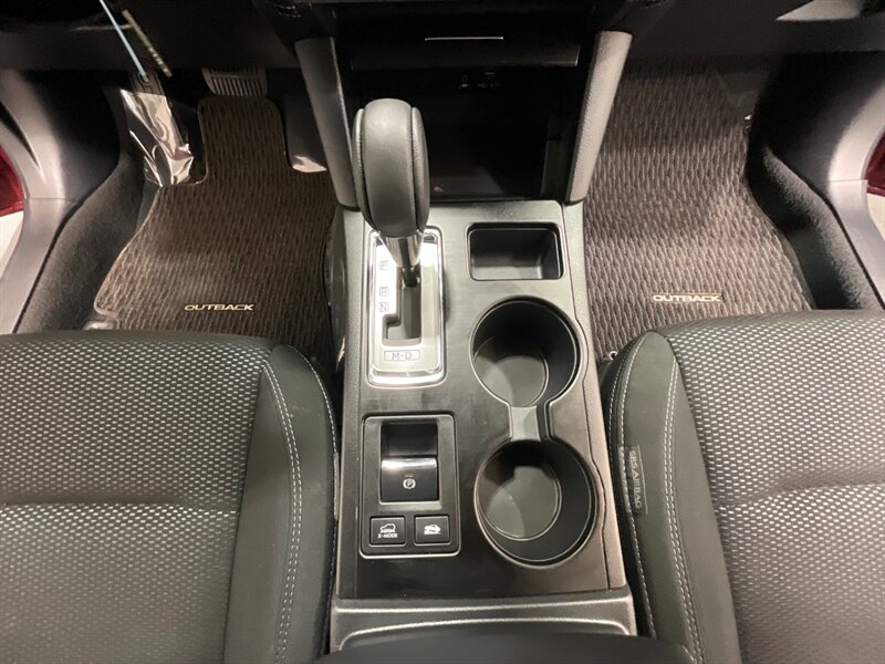 2019 Subaru Outback 2.5i Premium / 1-OWNER/Heated Seats/ 29,000 MILES   - Photo 19 - Gladstone, OR 97027