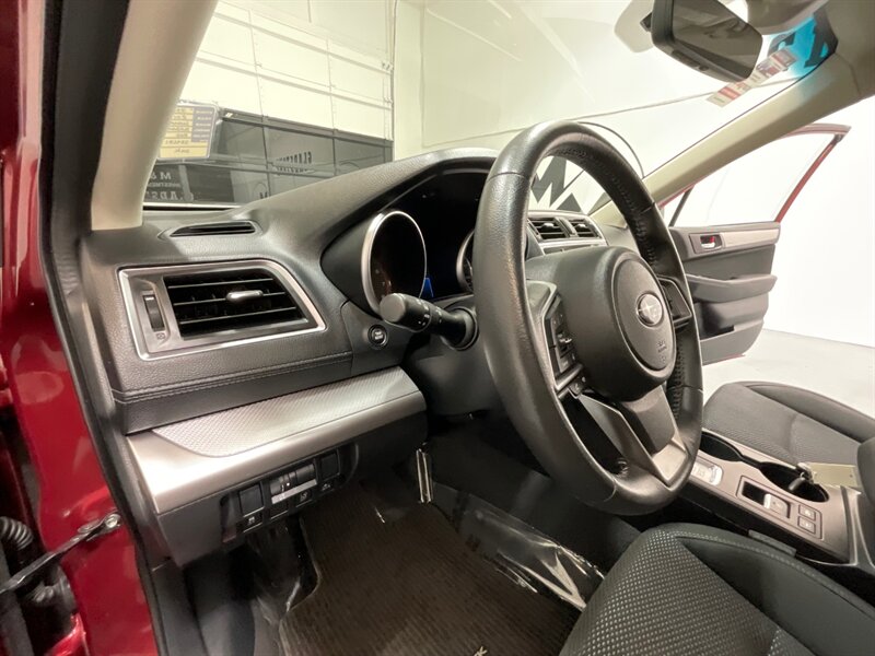 2019 Subaru Outback 2.5i Premium / 1-OWNER/Heated Seats/ 29,000 MILES   - Photo 15 - Gladstone, OR 97027