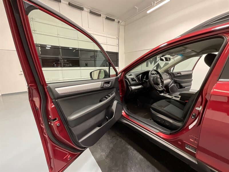 2019 Subaru Outback 2.5i Premium / 1-OWNER/Heated Seats/ 29,000 MILES   - Photo 44 - Gladstone, OR 97027