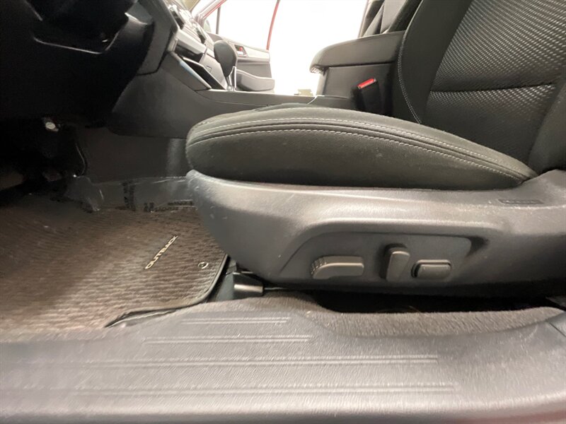 2019 Subaru Outback 2.5i Premium / 1-OWNER/Heated Seats/ 29,000 MILES   - Photo 38 - Gladstone, OR 97027