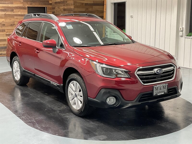 2019 Subaru Outback 2.5i Premium / 1-OWNER/Heated Seats/ 29,000 MILES   - Photo 2 - Gladstone, OR 97027