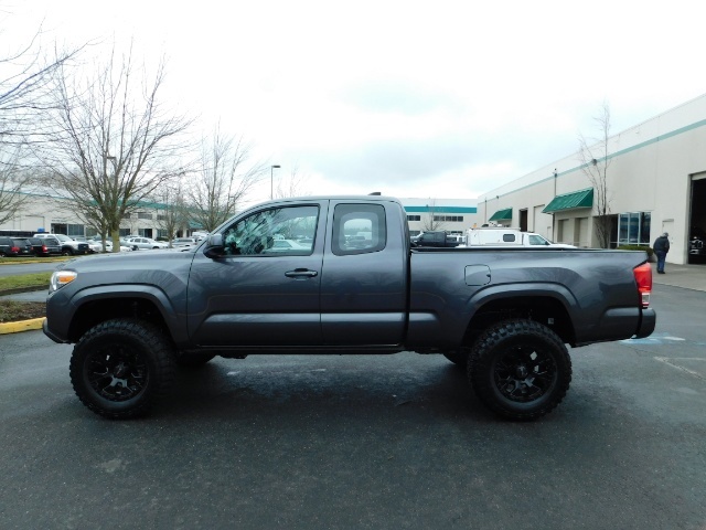2017 Toyota Tacoma SR 4x4 / 5-SPEED MANUAL / LIFTED / 37 MILES ONLY   - Photo 3 - Portland, OR 97217