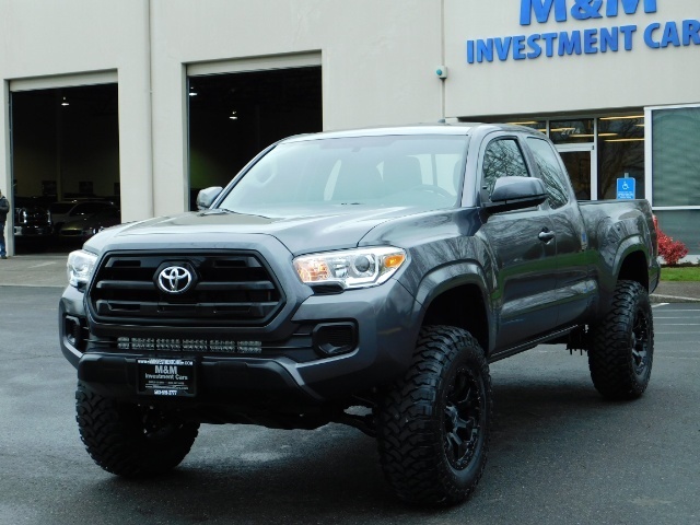 2017 Toyota Tacoma SR 4x4 / 5-SPEED MANUAL / LIFTED / 37 MILES ONLY   - Photo 1 - Portland, OR 97217