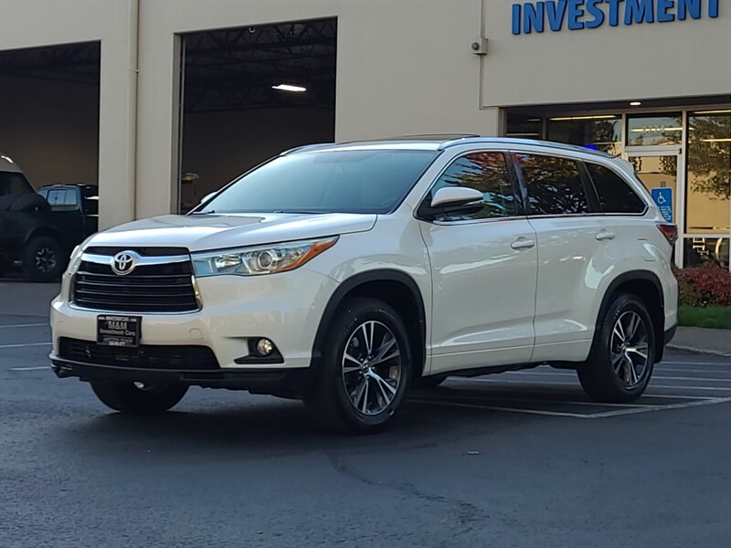 2016 Toyota Highlander XLE 4X4  SUN ROOF / LEATHER / NAVi / CAM / 1-OWNER  / 3.5L V6 / HEATED SEATS / ALL WHEEL DRIVE - Photo 1 - Portland, OR 97217