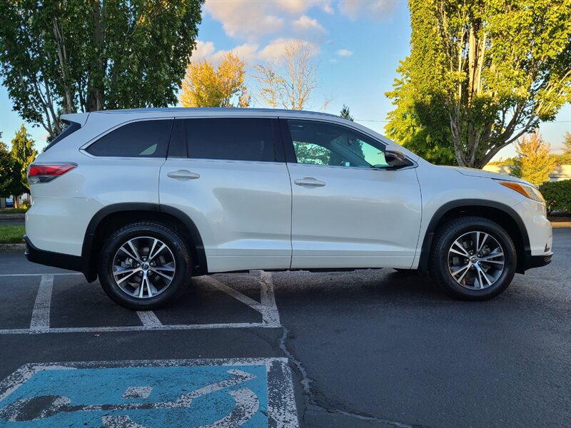 2016 Toyota Highlander XLE 4X4  SUN ROOF / LEATHER / NAVi / CAM / 1-OWNER  / 3.5L V6 / HEATED SEATS / ALL WHEEL DRIVE - Photo 4 - Portland, OR 97217