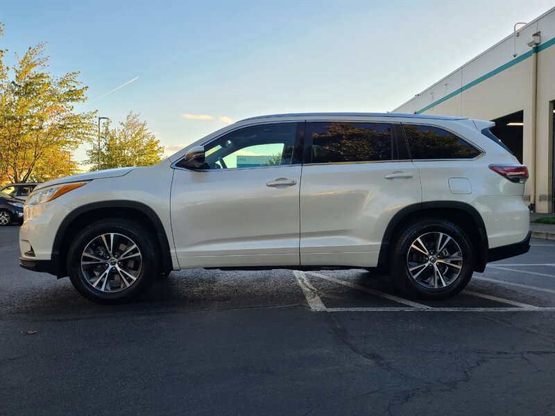 2016 Toyota Highlander XLE 4X4  SUN ROOF / LEATHER / NAVi / CAM / 1-OWNER  / 3.5L V6 / HEATED SEATS / ALL WHEEL DRIVE - Photo 3 - Portland, OR 97217