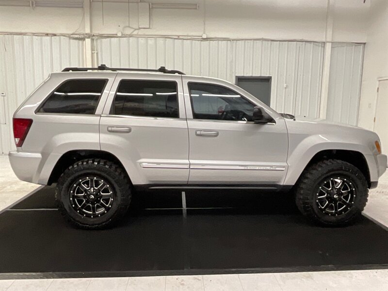 2005 Jeep Grand Cherokee Limited 4X4 / 5.7L V8 / LIFTED w. NEW WHEELS&TIRES  / Leather & Heated Seats / Sunroof / ONLY 98,000 MILES - Photo 4 - Gladstone, OR 97027