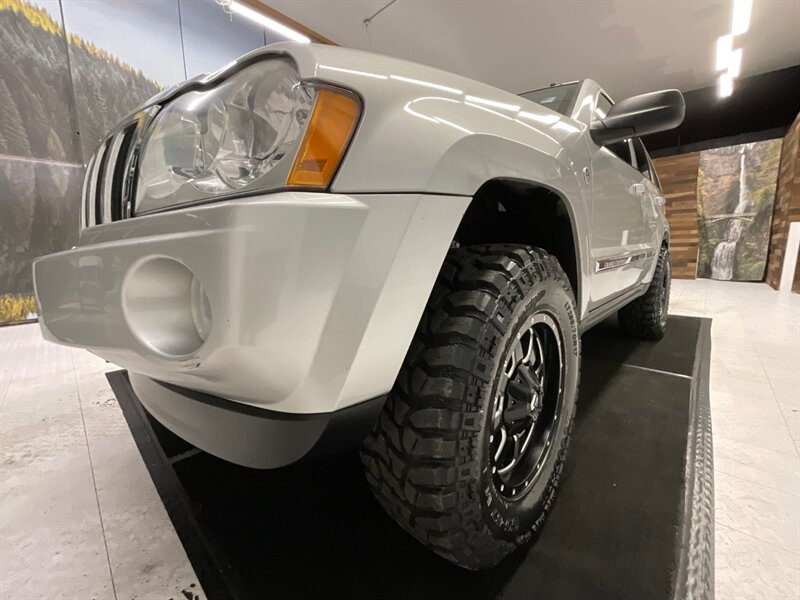 2005 Jeep Grand Cherokee Limited 4X4 / 5.7L V8 / LIFTED w. NEW WHEELS&TIRES  / Leather & Heated Seats / Sunroof / ONLY 98,000 MILES - Photo 9 - Gladstone, OR 97027