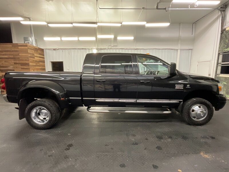 2007 Dodge Ram 3500 Laramie MEGACAB 4X4 / 5.9L DIESEL /DUALLY /1-OWNER  LOCAL OREGON TRUCK / RUST FREE / 1-OWNER / DUALLY / Leather & Heated Seats / CLEAN - Photo 4 - Gladstone, OR 97027