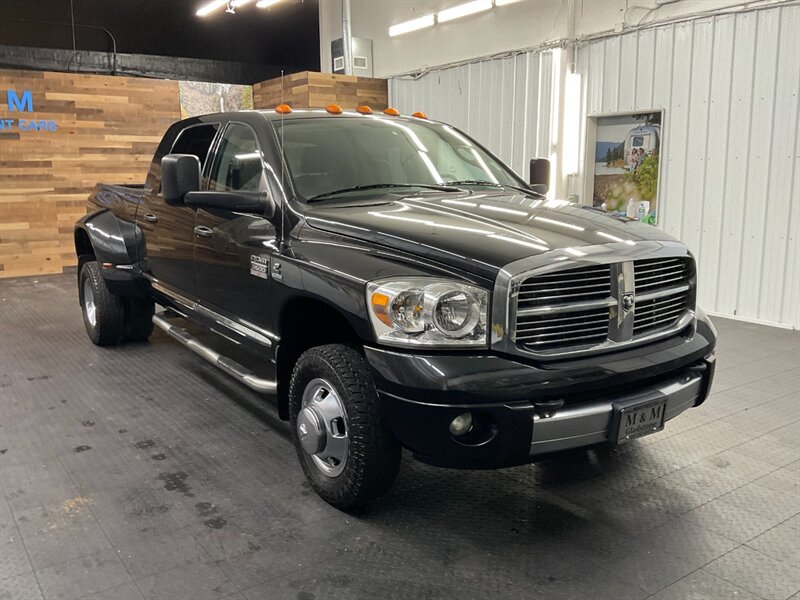 2007 Dodge Ram 3500 Laramie MEGACAB 4X4 / 5.9L DIESEL /DUALLY /1-OWNER  LOCAL OREGON TRUCK / RUST FREE / 1-OWNER / DUALLY / Leather & Heated Seats / CLEAN - Photo 2 - Gladstone, OR 97027