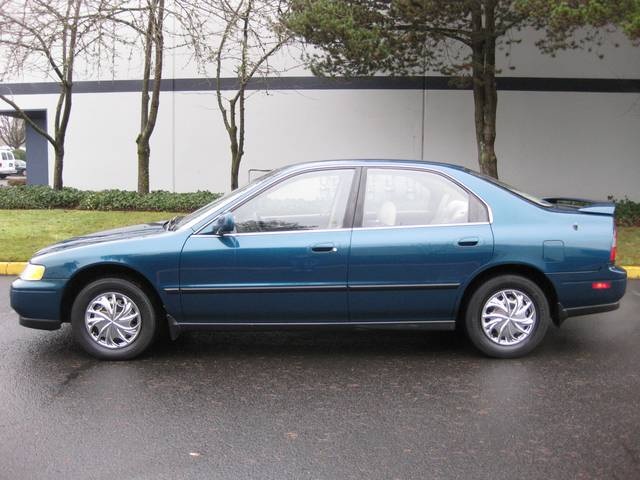 1994 Honda Accord LX   - Photo 2 - Portland, OR 97217