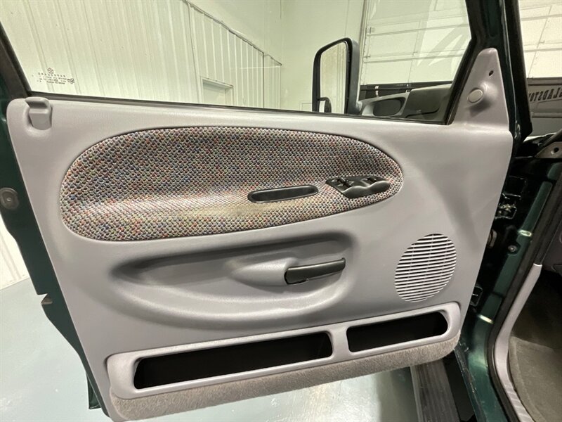 2002 Dodge Ram 2500 5.9L DIESEL 4X4/ SLT Plus Quad Cab/ 78K MILES / LOCAL TRUCK w. ZERO RUST / NEW WHEELS & TIRES / LONG BED - Photo 32 - Gladstone, OR 97027