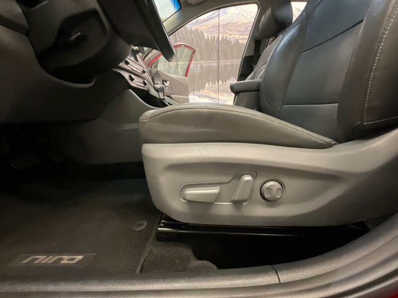 2018 Kia Niro EX Wagon / 1.6L 4Cyl HYBRID / EX PREMIUM PKG  / Leather / Navi - Photo 10 - Gladstone, OR 97027