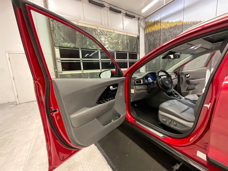 2018 Kia Niro EX Wagon / 1.6L 4Cyl HYBRID / EX PREMIUM PKG  / Leather / Navi - Photo 48 - Gladstone, OR 97027