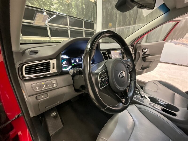 2018 Kia Niro EX Wagon / 1.6L 4Cyl HYBRID / EX PREMIUM PKG  / Leather / Navi - Photo 15 - Gladstone, OR 97027