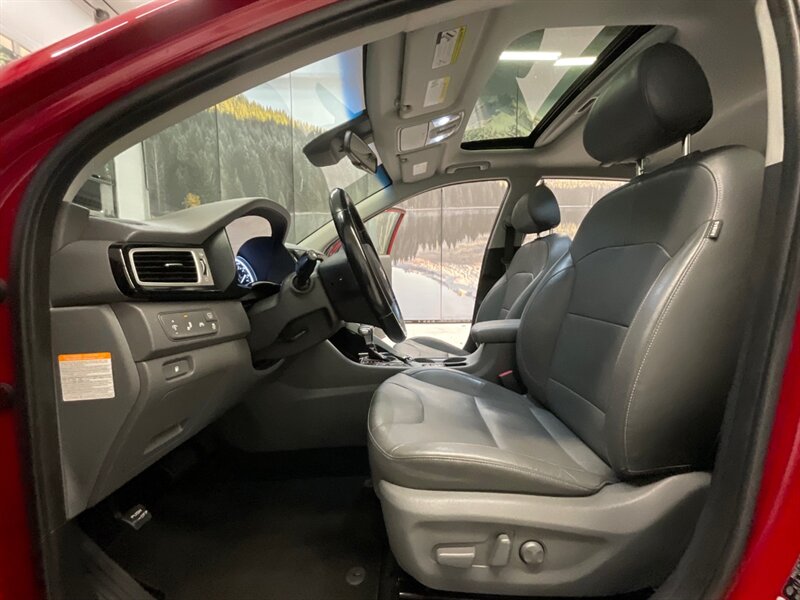 2018 Kia Niro EX Wagon / 1.6L 4Cyl HYBRID / EX PREMIUM PKG  / Leather / Navi - Photo 9 - Gladstone, OR 97027