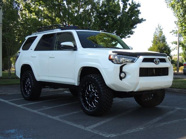 2016 Toyota 4Runner 4X4 / 3RD SEAT / REAR CAM / WARRANTY / LIFTED !!   - Photo 2 - Portland, OR 97217