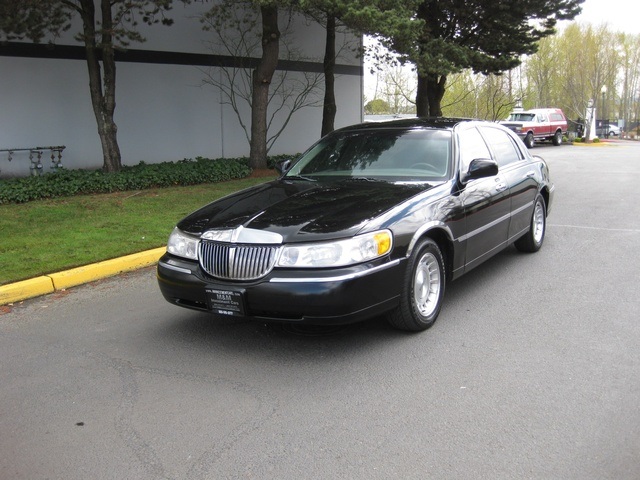 1999 Lincoln Town Car Executive   - Photo 1 - Portland, OR 97217