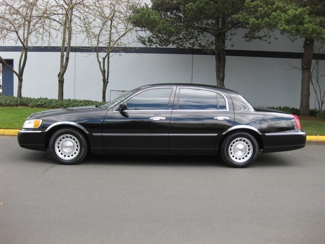 1999 Lincoln Town Car Executive   - Photo 2 - Portland, OR 97217