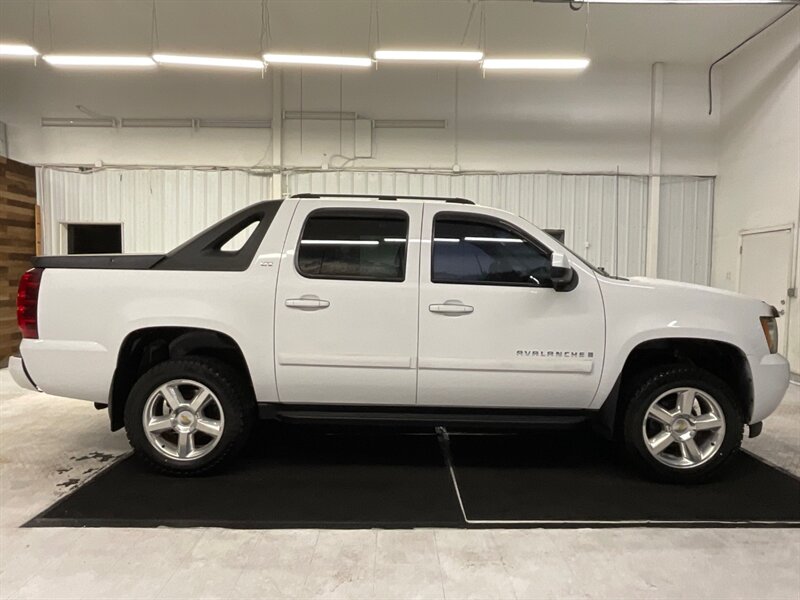2007 Chevrolet Avalanche LTZ 1500 Sport Utility Truck 4X4 / Leather Heated  / Sunroof / Excel Cond - Photo 4 - Gladstone, OR 97027