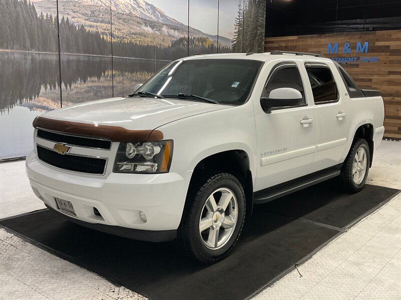 2007 Chevrolet Avalanche LTZ 1500 Sport Utility Truck 4X4 / Leather Heated  / Sunroof / Excel Cond - Photo 1 - Gladstone, OR 97027