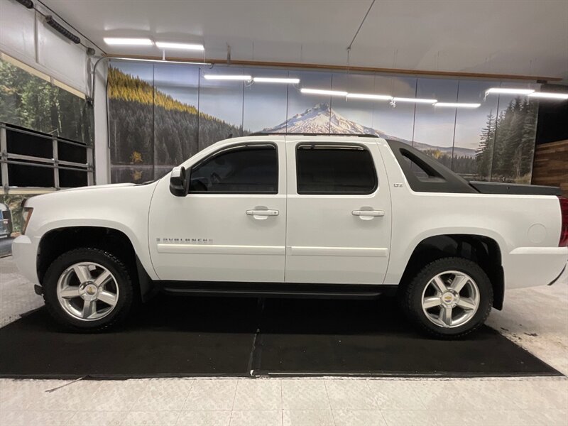 2007 Chevrolet Avalanche LTZ 1500 Sport Utility Truck 4X4 / Leather Heated  / Sunroof / Excel Cond - Photo 3 - Gladstone, OR 97027