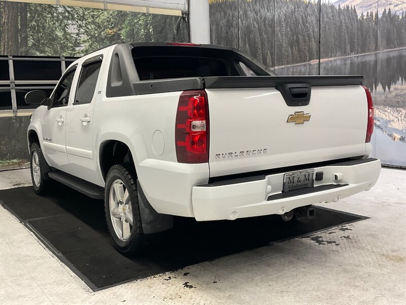 2007 Chevrolet Avalanche LTZ 1500 Sport Utility Truck 4X4 / Leather Heated  / Sunroof / Excel Cond - Photo 7 - Gladstone, OR 97027