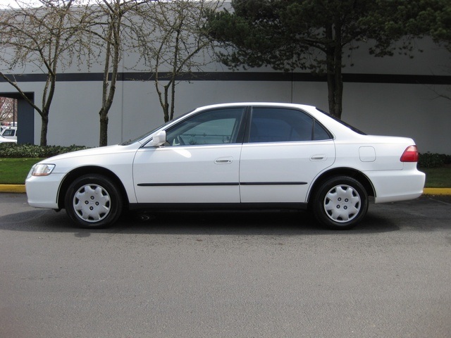 1999 Honda Accord LX 4Dr Auto / 4-Cyl / 130kmi / Timing Belt Replacd   - Photo 2 - Portland, OR 97217