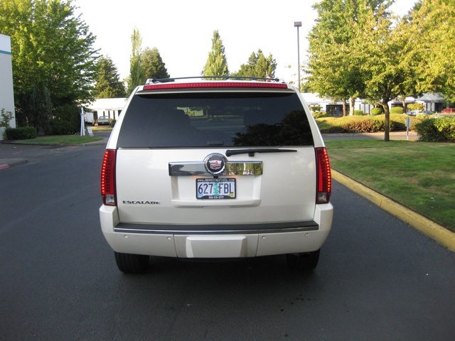 2007 Cadillac Escalade AWD/ Loaded/ Navigation/ Rear DVD/ Back Up camera   - Photo 4 - Portland, OR 97217
