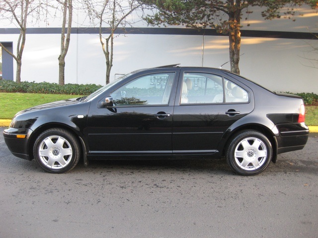 1999 Volkswagen Jetta GLX VR6 / Leather/ Moonroof/ Auto   - Photo 2 - Portland, OR 97217