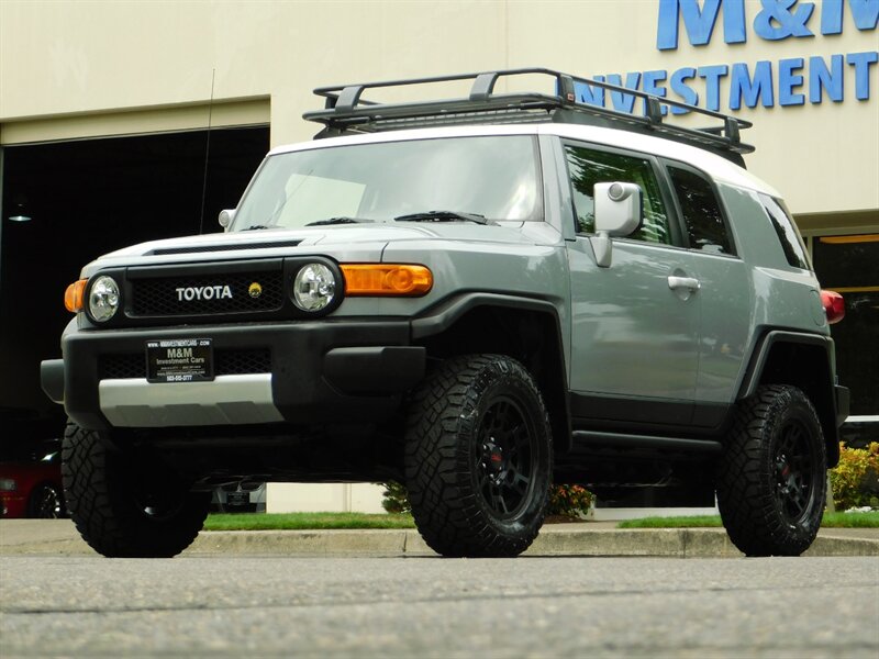 2014 Toyota FJ Cruiser 4X4 / TRD PKG / CRAWL CONTROL / LOW MILES LIFTED   - Photo 1 - Portland, OR 97217