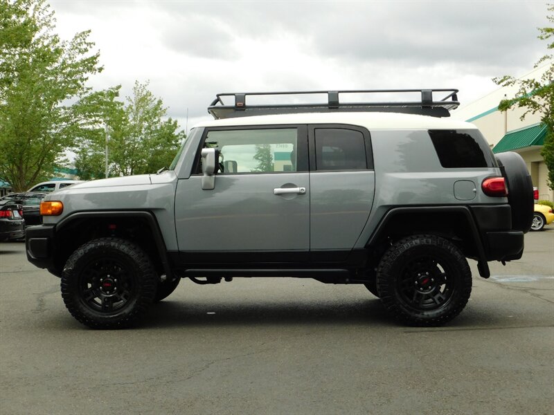 2014 Toyota FJ Cruiser 4X4 / TRD PKG / CRAWL CONTROL / LOW MILES LIFTED   - Photo 3 - Portland, OR 97217